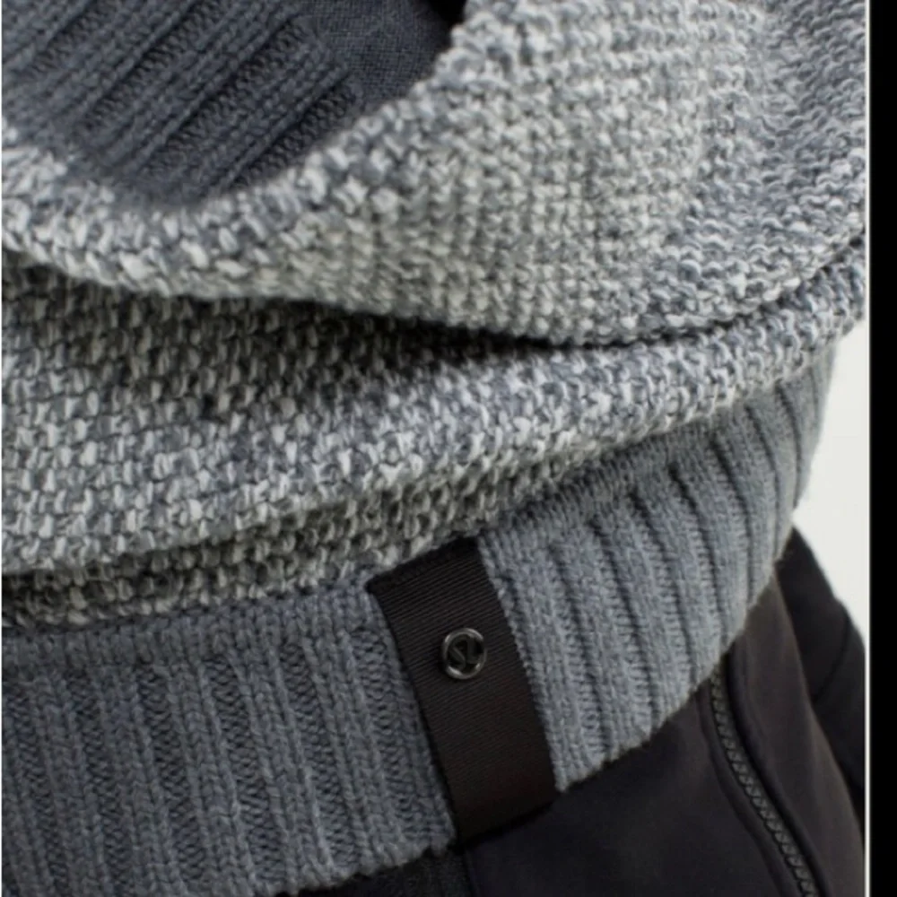 Lululemon❤️Cozy Yogi Infinity Scarf - Picture 4 of 11